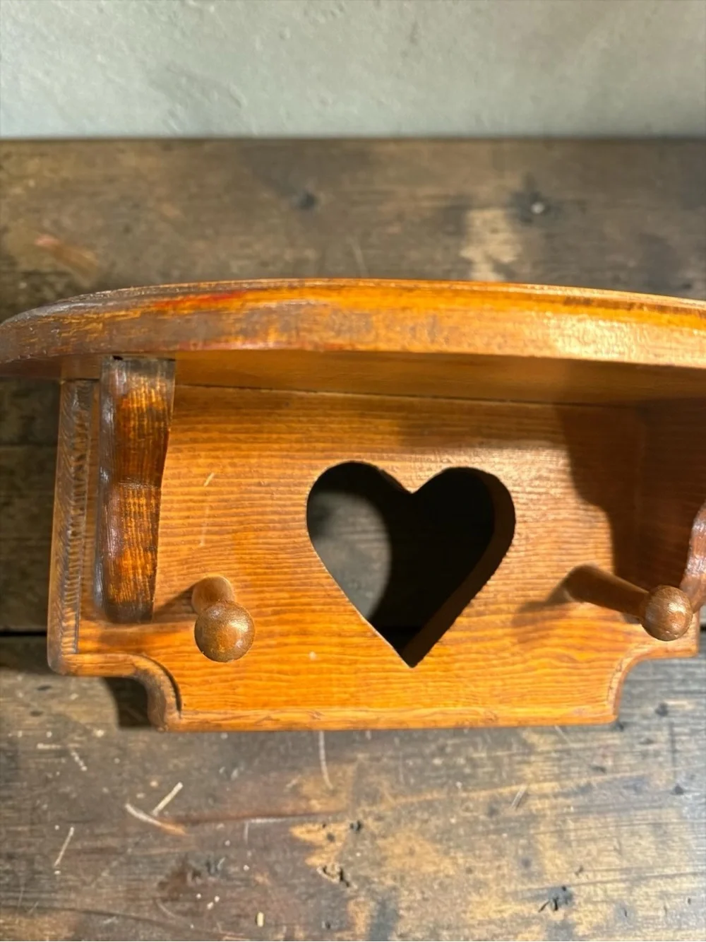 RARE Vintage Wood Folk Art Amish Girl & Goose On Heart Shelf W/ Pegs 8” Wide Key